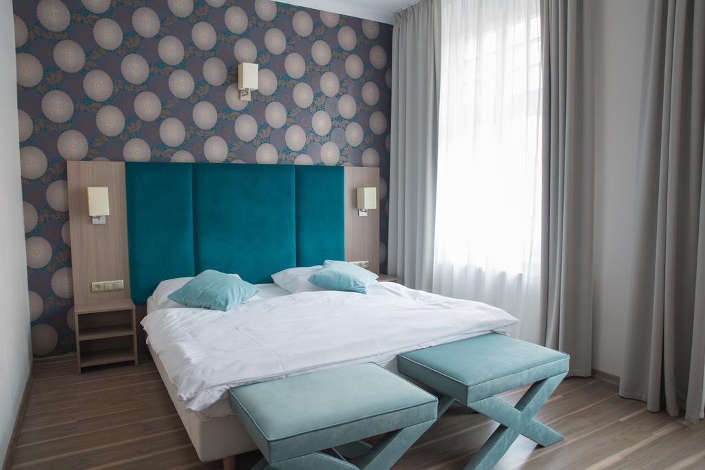 Hotel Srodmiejski Жельона Гора Екстериор снимка