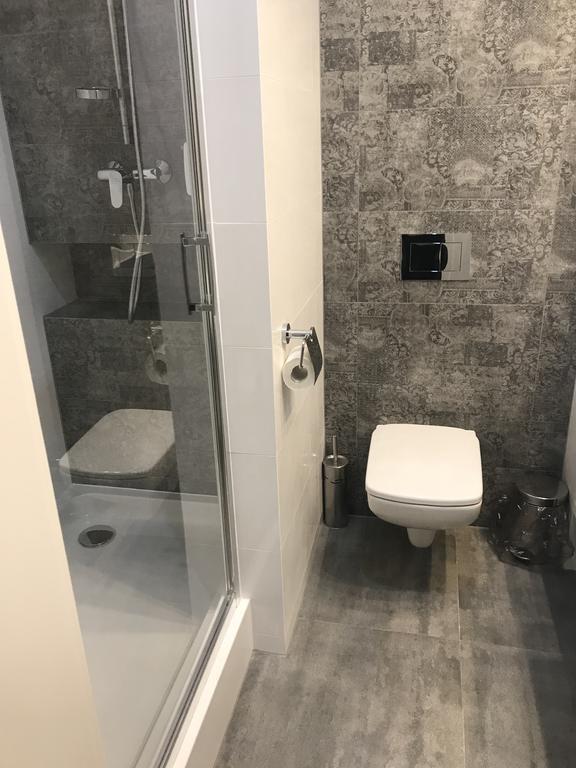 Hotel Srodmiejski Жельона Гора Екстериор снимка