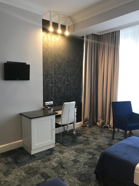 Hotel Srodmiejski Жельона Гора Екстериор снимка