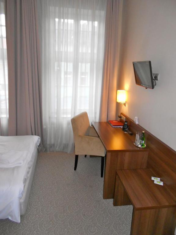 Hotel Srodmiejski Жельона Гора Стая снимка