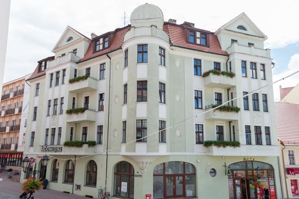 Hotel Srodmiejski Жельона Гора Екстериор снимка